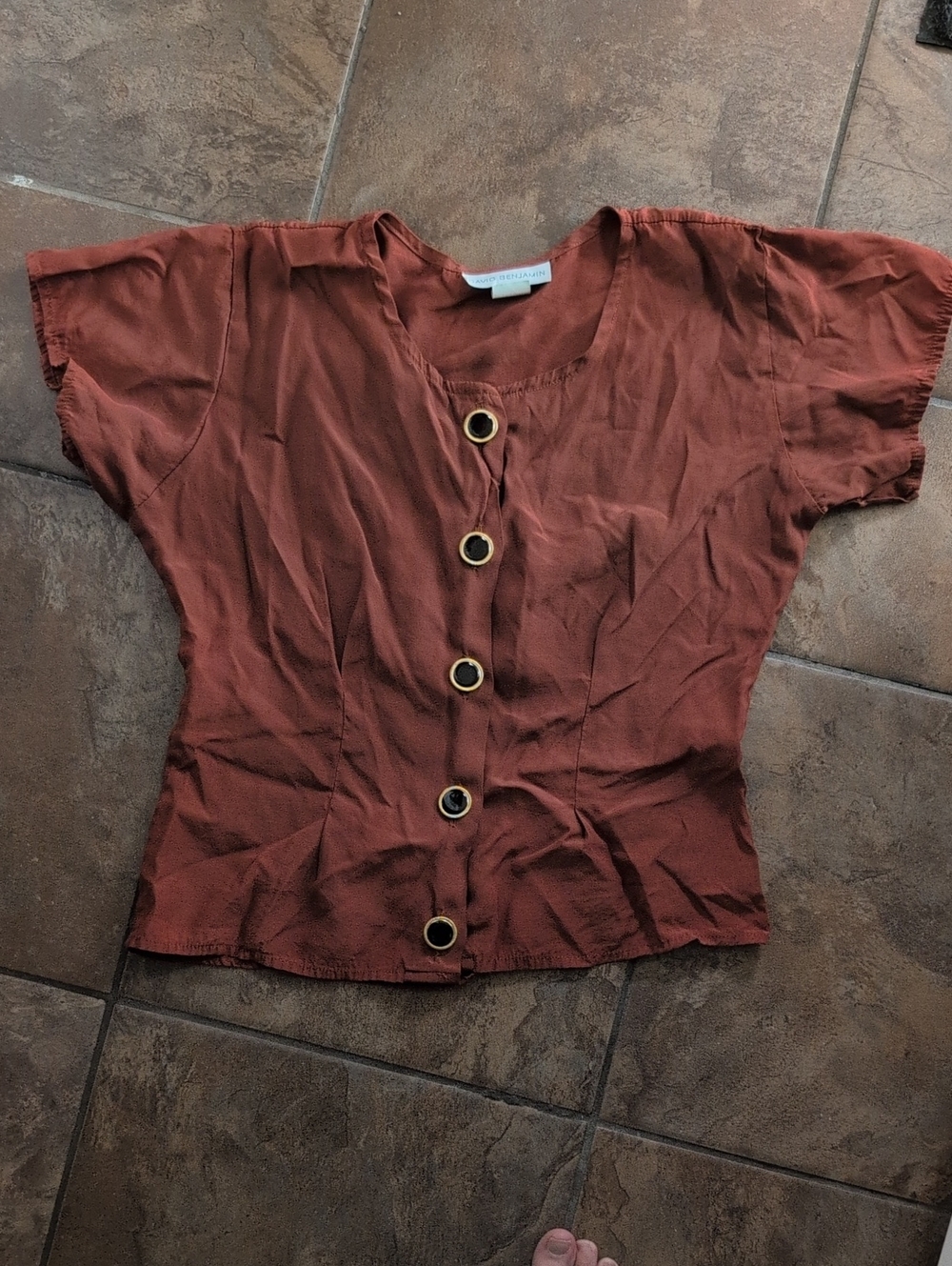 Button-Front Short Sleeve Top in Rust